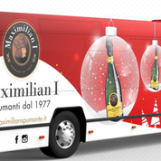 Maximilian I: la campagna pubblicitaria natalizia prende il bus