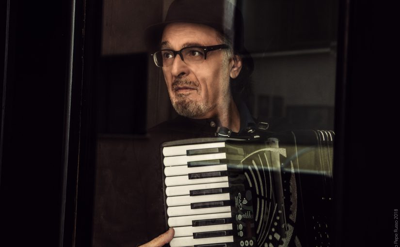 AVVENNE A NAPOLI con Eduardo De Crescenzo  al  Teatro Manzoni di Milano