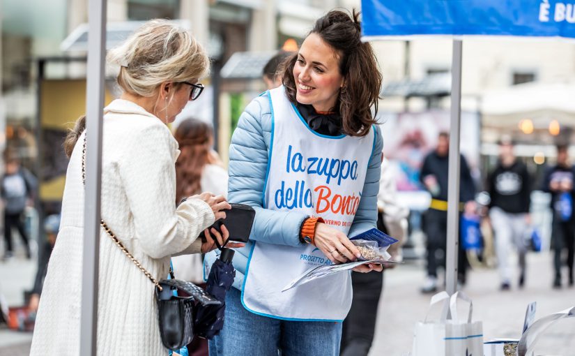 Progetto Arca La zuppa della Bontà a Milano, Torino, Padova, Genova, Roma, Napoli, Bari e Ragusa